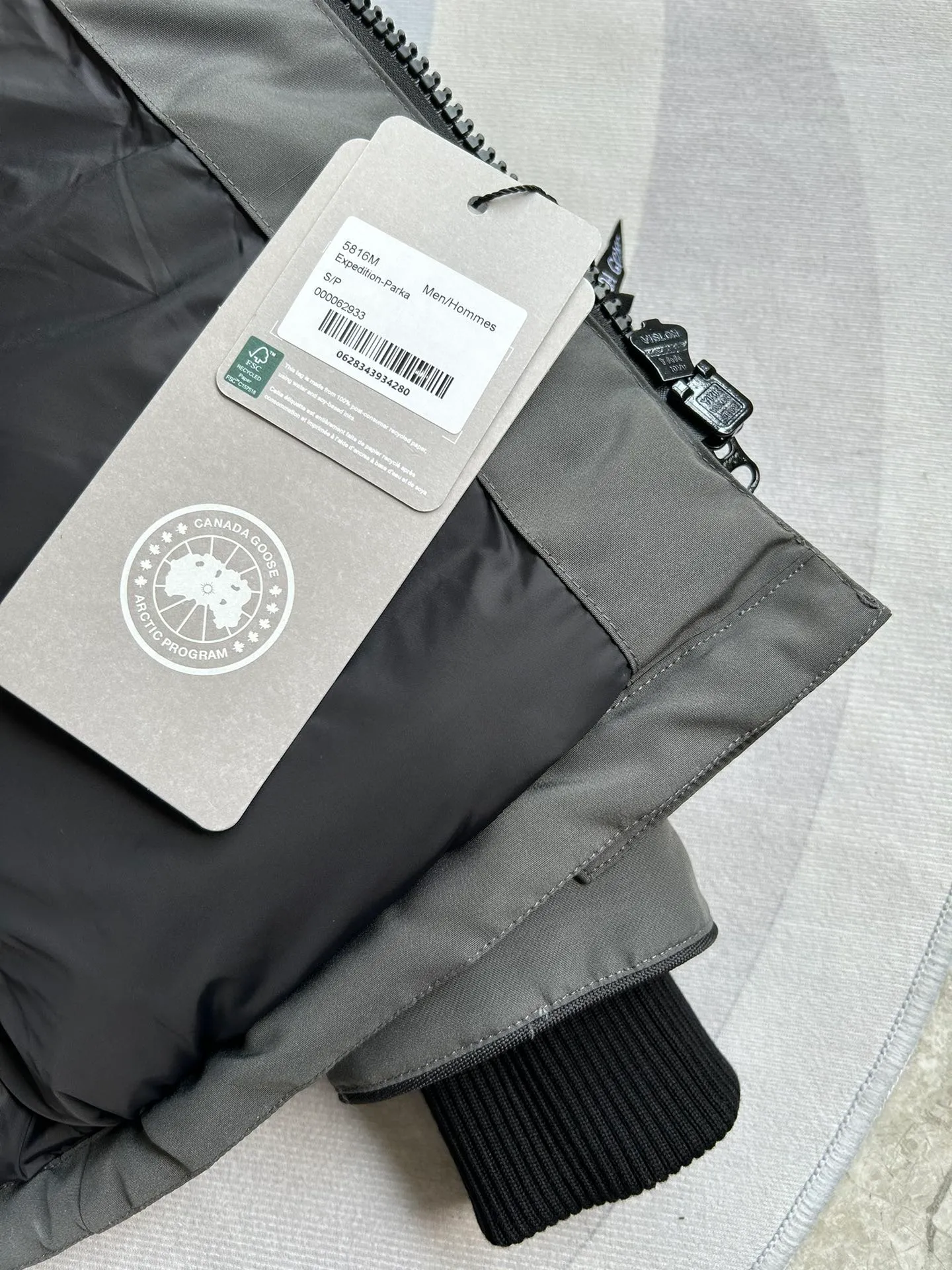 P840 E24 model 5816M Expedition men's gray detail picture. Sizes: XS S M L XL XXL.